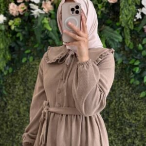 فستان شانيلا حصري بقبة رقبة دائرية