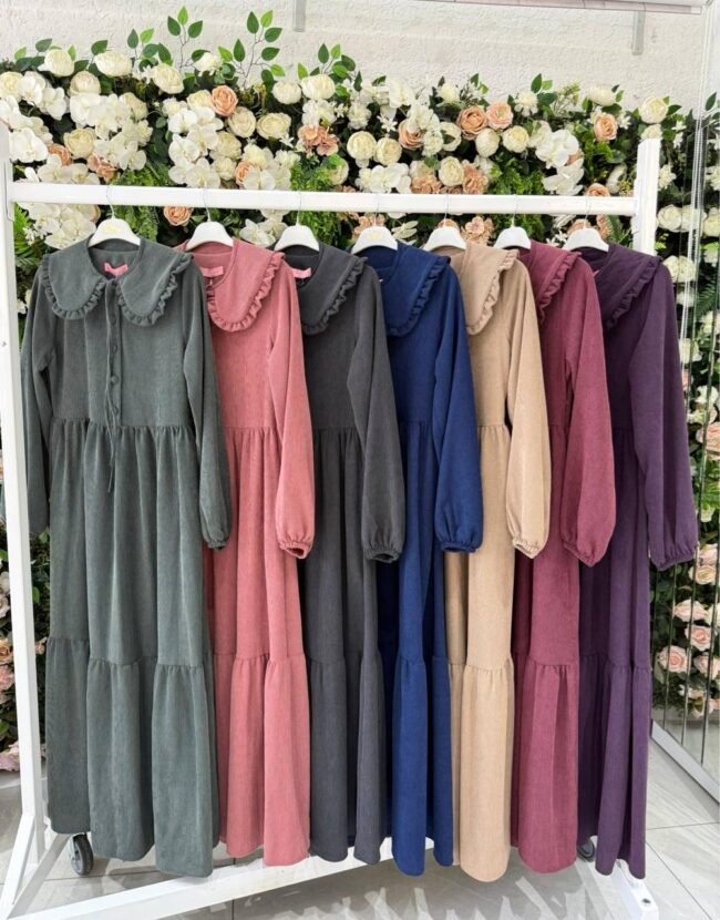 فستان شانيلا حصري بقبة رقبة دائرية