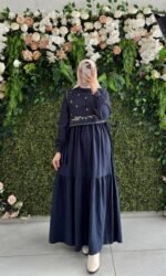 فستان شمواه بتطريزات وردية على الصدر