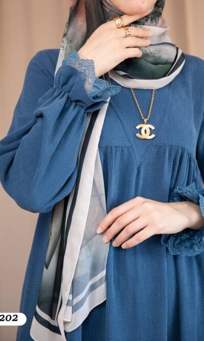 فستان تشانيلا بتصميم جميل مع دانتيل حول الكم