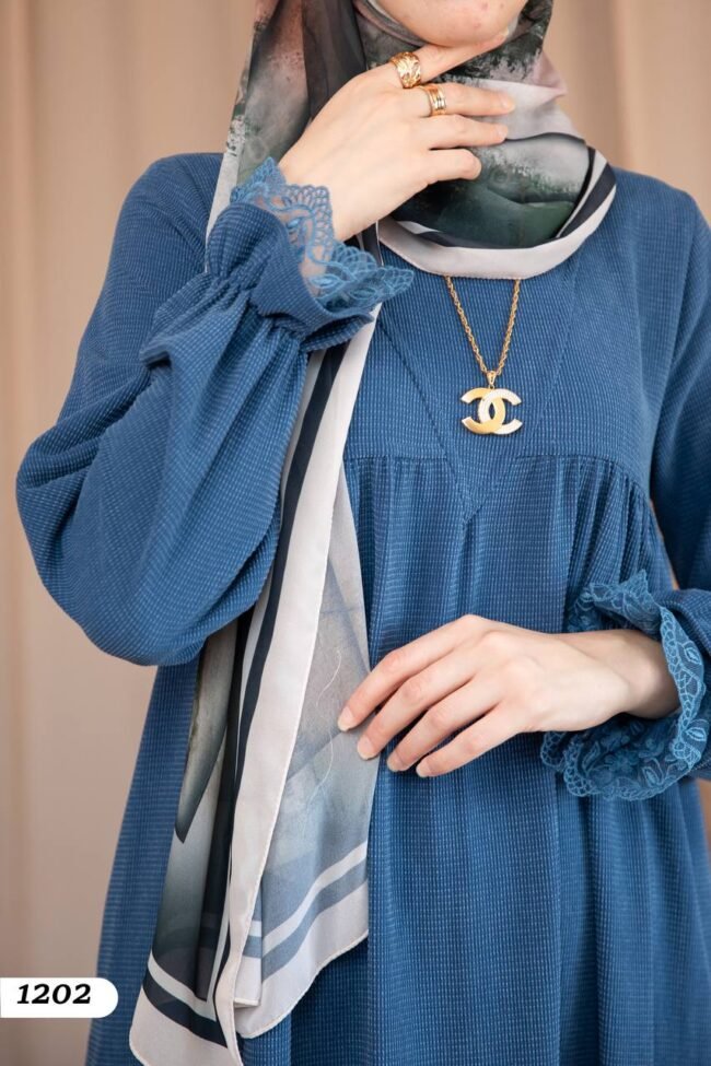 فستان تشانيلا بتصميم جميل مع دانتيل حول الكم