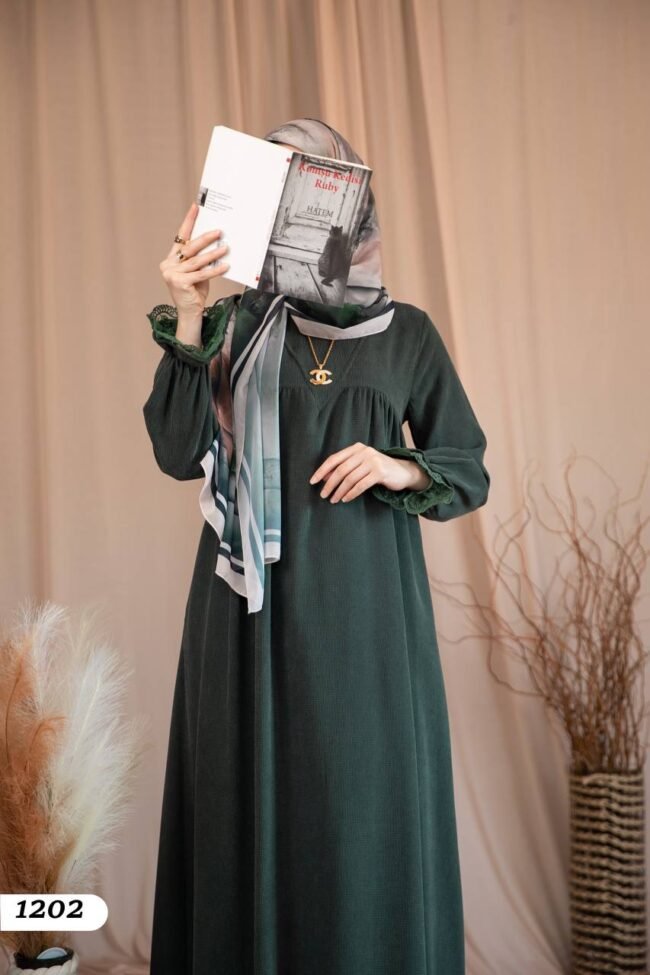 فستان تشانيلا بتصميم جميل مع دانتيل حول الكم