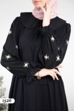 فستان مدينه بتطريز ورد على اليدين