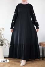 فستان مدينه بتطريز ورد على اليدين