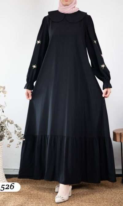 فستان مدينه بتطريز ورد على اليدين