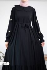 فستان مدينه بتطريز ورد على اليدين