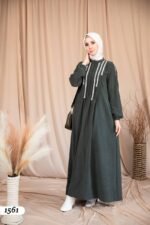 فستان شانيلا بتطريز دانتيل طولي