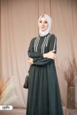 فستان شانيلا بتطريز دانتيل طولي