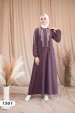 فستان شانيلا بتطريز دانتيل طولي