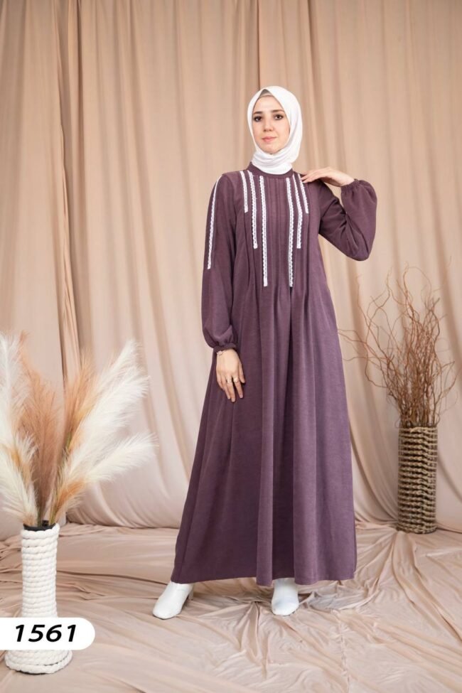 فستان شانيلا بتطريز دانتيل طولي