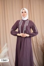 فستان شانيلا بتطريز دانتيل طولي