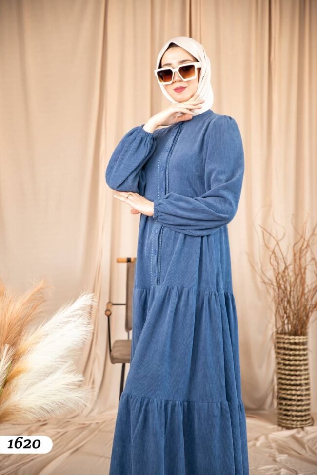 فستان تشانيلا بمجموعة ازرار وسطية