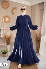 فستان استرا بتطريزات مُلفتة