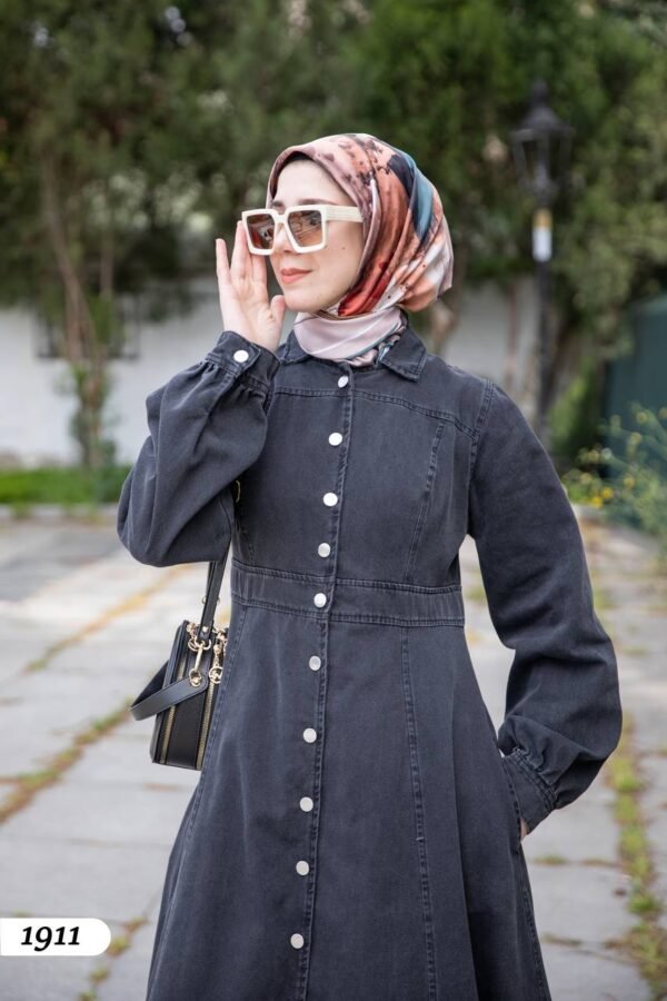 جلباب جينز بأزرار فضية على كامل الطول