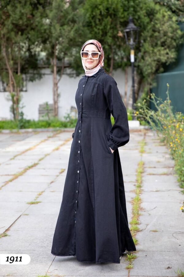 جلباب جينز بأزرار فضية على كامل الطول