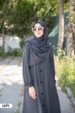 فستان مدينة ايبيك بأزرار على كامل الطول