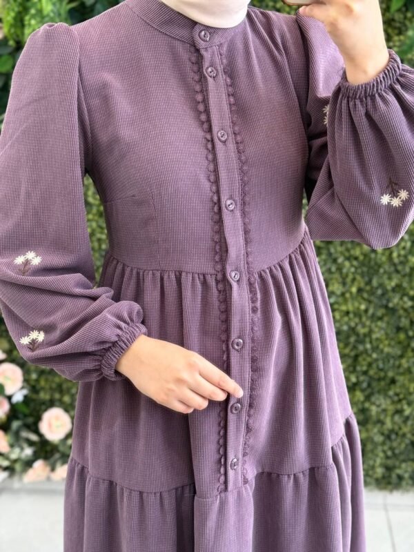 فستان شانيلا بيدين مطرزتين بالورود