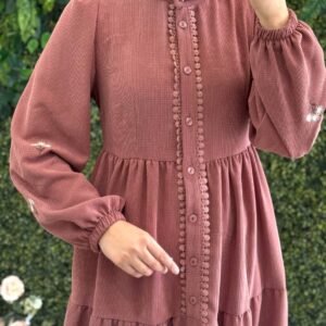 فستان شانيلا بيدين مطرزتين بالورود