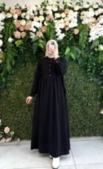 فستان شانيلا بدانتيل على الصدر