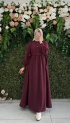 فستان شانيلا بدانتيل على الصدر