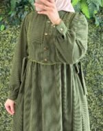 فستان شانيلا بدانتيل على الصدر