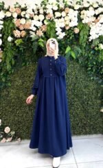 فستان شانيلا بدانتيل على الصدر