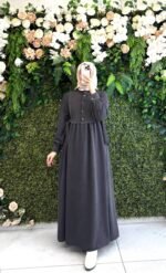 فستان شانيلا بدانتيل على الصدر