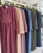 فستان شانيلا بدانتيل على الصدر