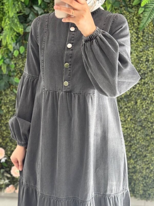 جلباب جينز ازرق بأزرار على الصدر