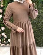 فستان شانيلا بأكمام مطرزة