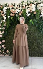 فستان شانيلا بأكمام مطرزة