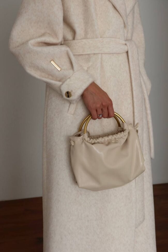 جاكيت فرو شتوي بألوان دافئة