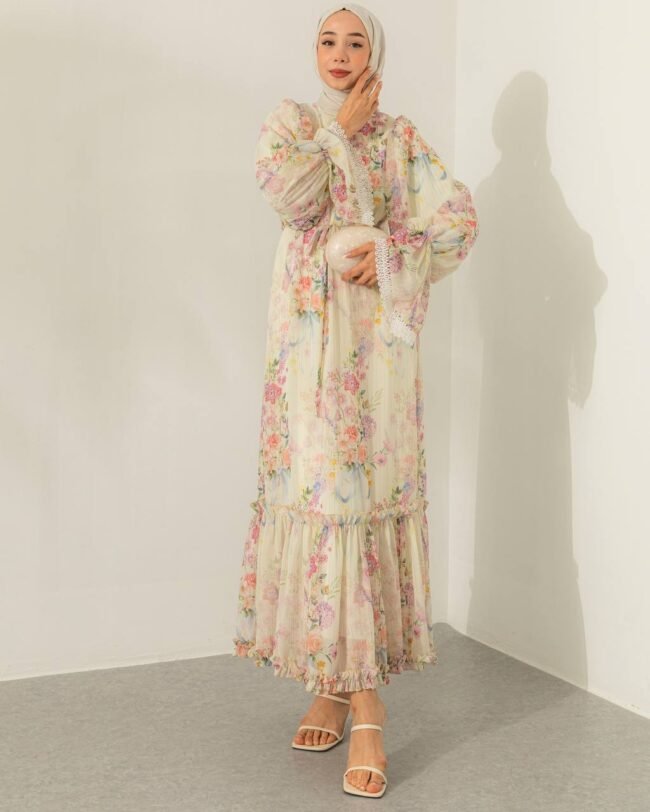 فستان شيفون طبقتين مطبوع بالورود