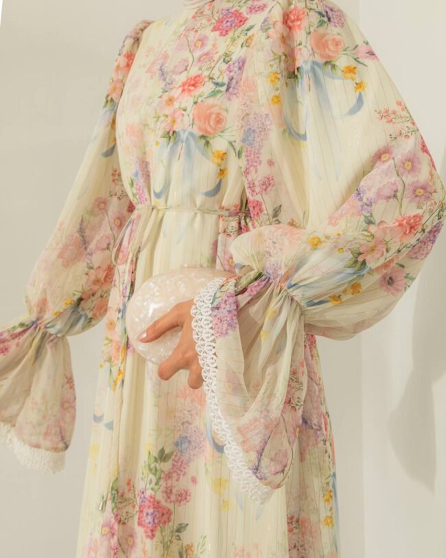 فستان شيفون طبقتين مطبوع بالورود