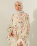 فستان شيفون طبقتين مطبوع بالورود