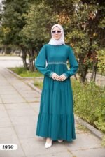 فستان مدينه مطرز بحبيبات اللؤلؤ على الخصر والاكمام