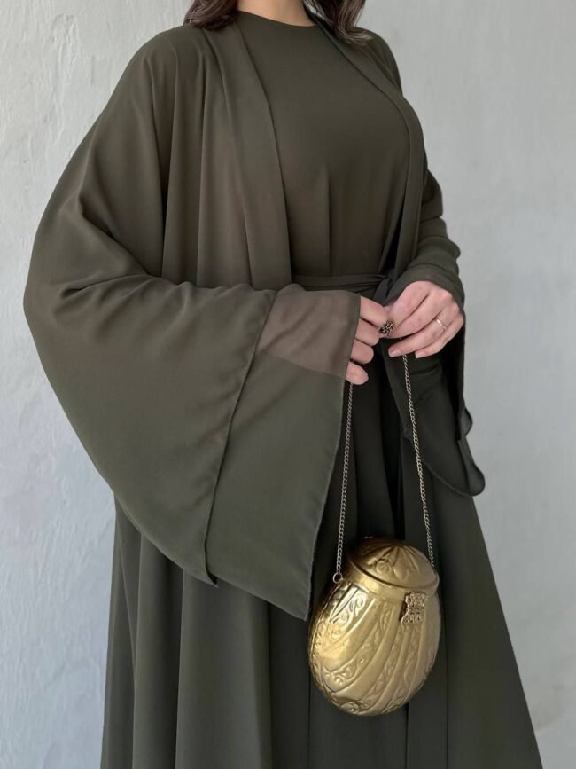 طقم عباية شيفون وفستان مع شالة💯