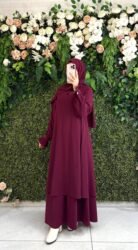 طقم مدينه تنورة وقميص وطرحة بألوان حلووة