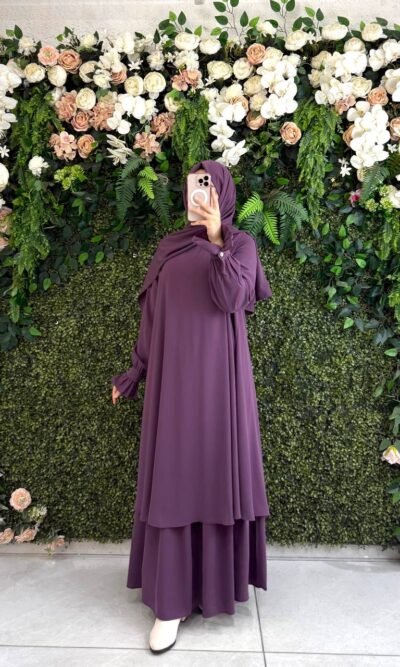 طقم مدينه تنورة وقميص وطرحة بألوان حلووة