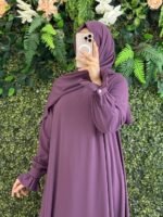 طقم مدينه تنورة وقميص وطرحة بألوان حلووة