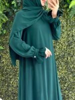 طقم مدينه تنورة وقميص وطرحة بألوان حلووة