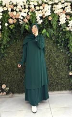 طقم مدينه تنورة وقميص وطرحة بألوان حلووة