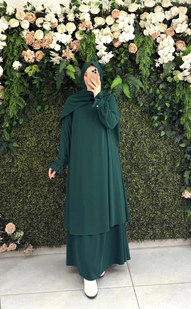 طقم مدينه تنورة وقميص وطرحة بألوان حلووة