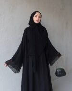 طقم عباية شيفون وفستان مع شالة💯