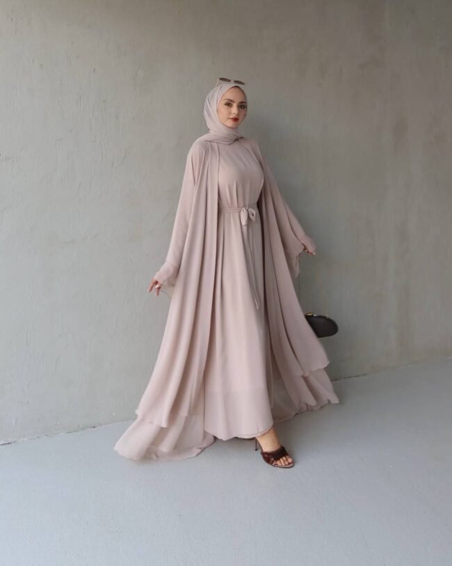 طقم عباية شيفون وفستان مع شالة💯