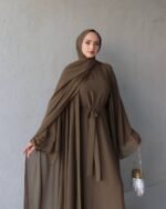 طقم عباية شيفون وفستان مع شالة💯