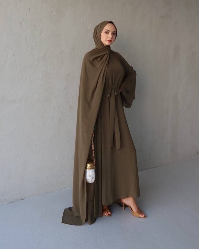 طقم عباية شيفون وفستان مع شالة💯