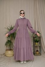 فستان استرا بخط ازرار وسطي محاط بالدانتيل