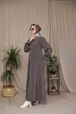 فستان استرا بخط ازرار وسطي محاط بالدانتيل