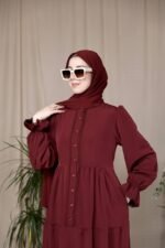 فستان استرا بخط ازرار وسطي محاط بالدانتيل